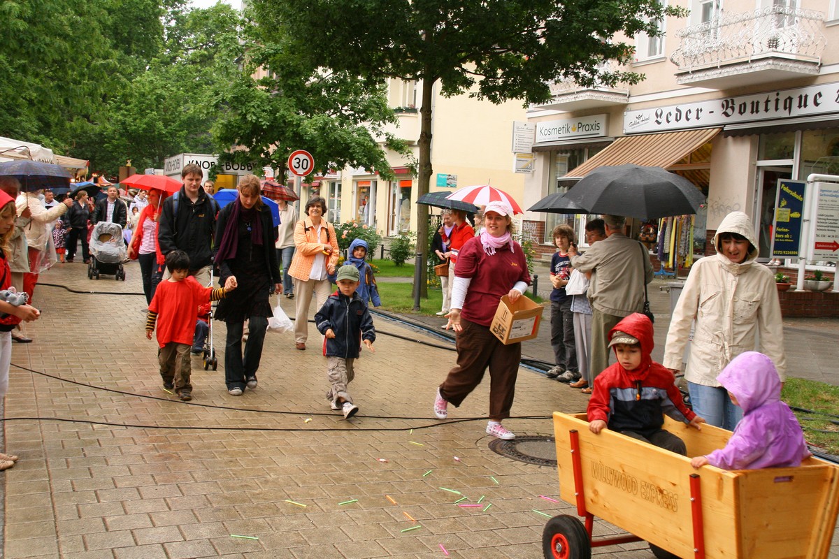 n_Eichwalde_bei_Berlin_2010_06_12_Rosenfest_8863.jpg
