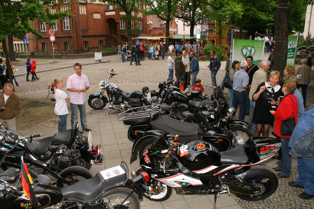 n_Eichwalde_bei_Berlin_2010_06_12_Rosenfest_9343.jpg