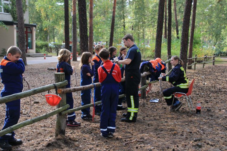 Jugendfeuerwehrlager_im_KIEZ_in_Heidesee