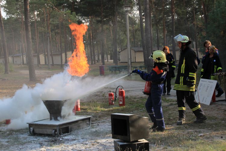 Jugendfeuerwehrlager_im_KIEZ_in_Heidesee